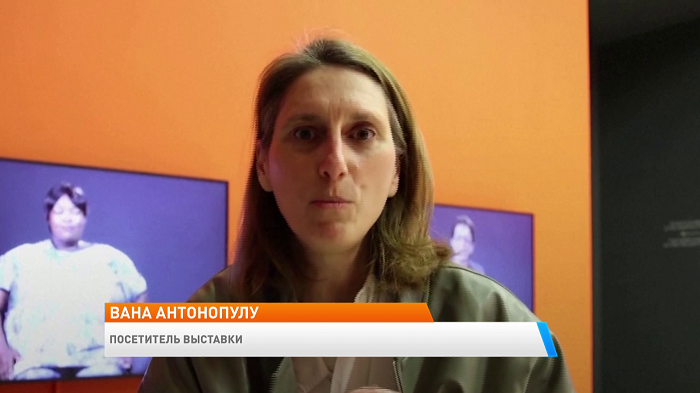В Афинах люди с питомцами смогли прогуляться по музею современного искусства-1