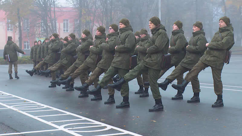 Солдат нового пополнения. Новобранцы постигают азы военной науки