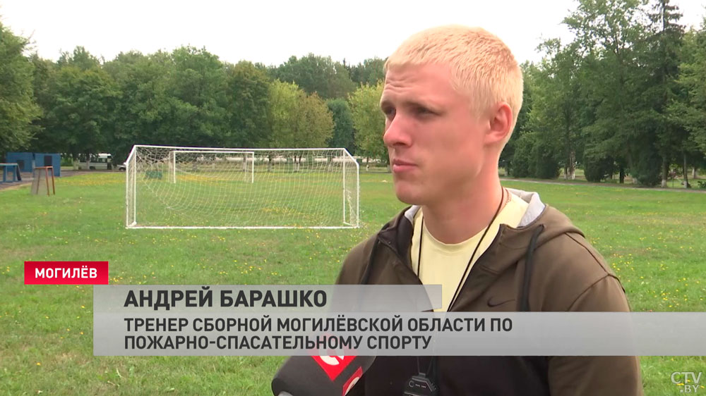 Тренируются в пожарном спорте и эстафетах. В Могилёве школьники готовятся к Республиканскому слёту юных спасателей-7
