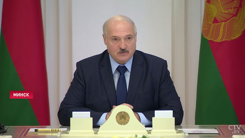 Александр Лукашенко: «Не высовывайтесь вы сейчас на улицы! Поймите, что вас и наших детей используют как пушечное мясо!»-1