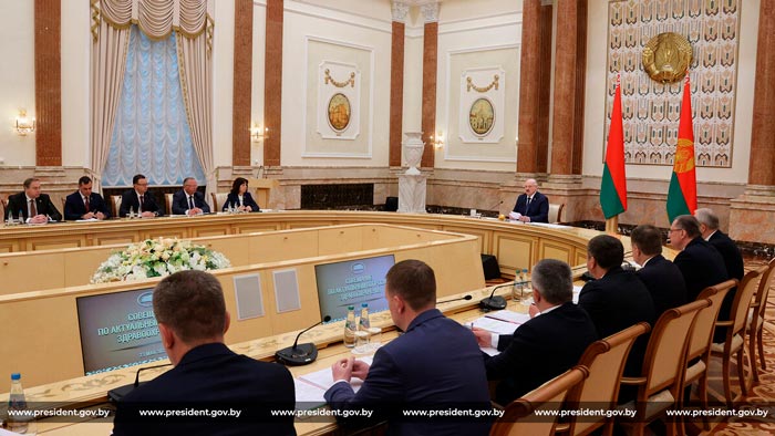 Лукашенко о медпомощи в деревнях: за село никогда не прощу