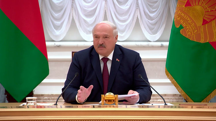 Лукашенко: Зеленскому в начале войны говорил! Он кричал: «На нас напали!» Зачем провоцировал?