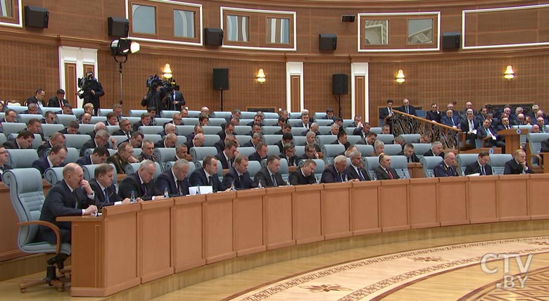 Александр Лукашенко на совещании по АПК: «Каждый должен шевелиться и зарабатывать деньги»-13