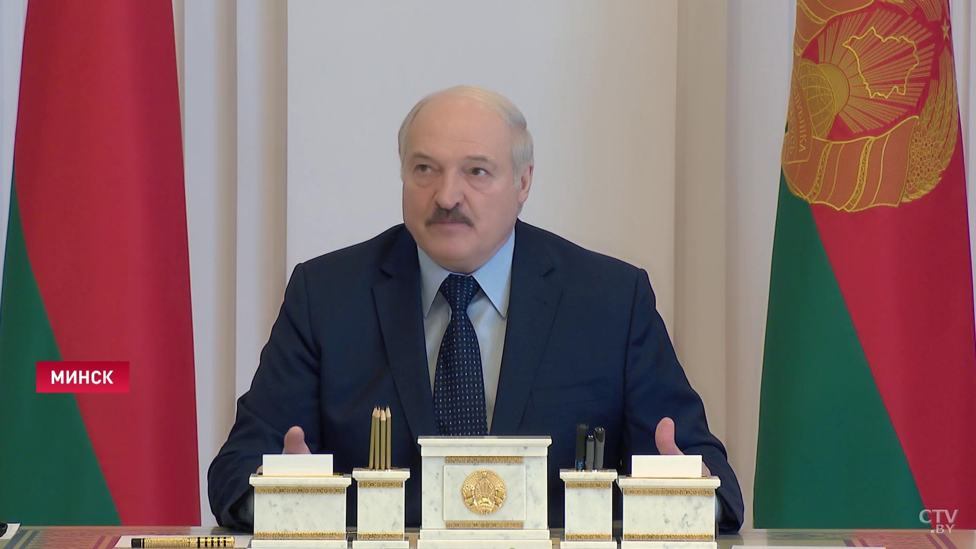 Александр Лукашенко: мы должны всё изначально обставить, выработать серьёзнейший закон о партиях, чтобы потом не кувыркаться-4