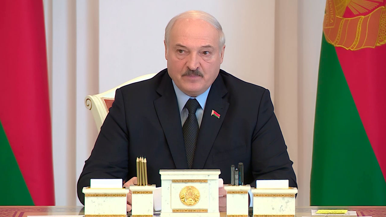 Лукашенко – руководству Администрации: жесточайшие дисциплина и порядок. Тогда меньше будет работы для ребят с оружием