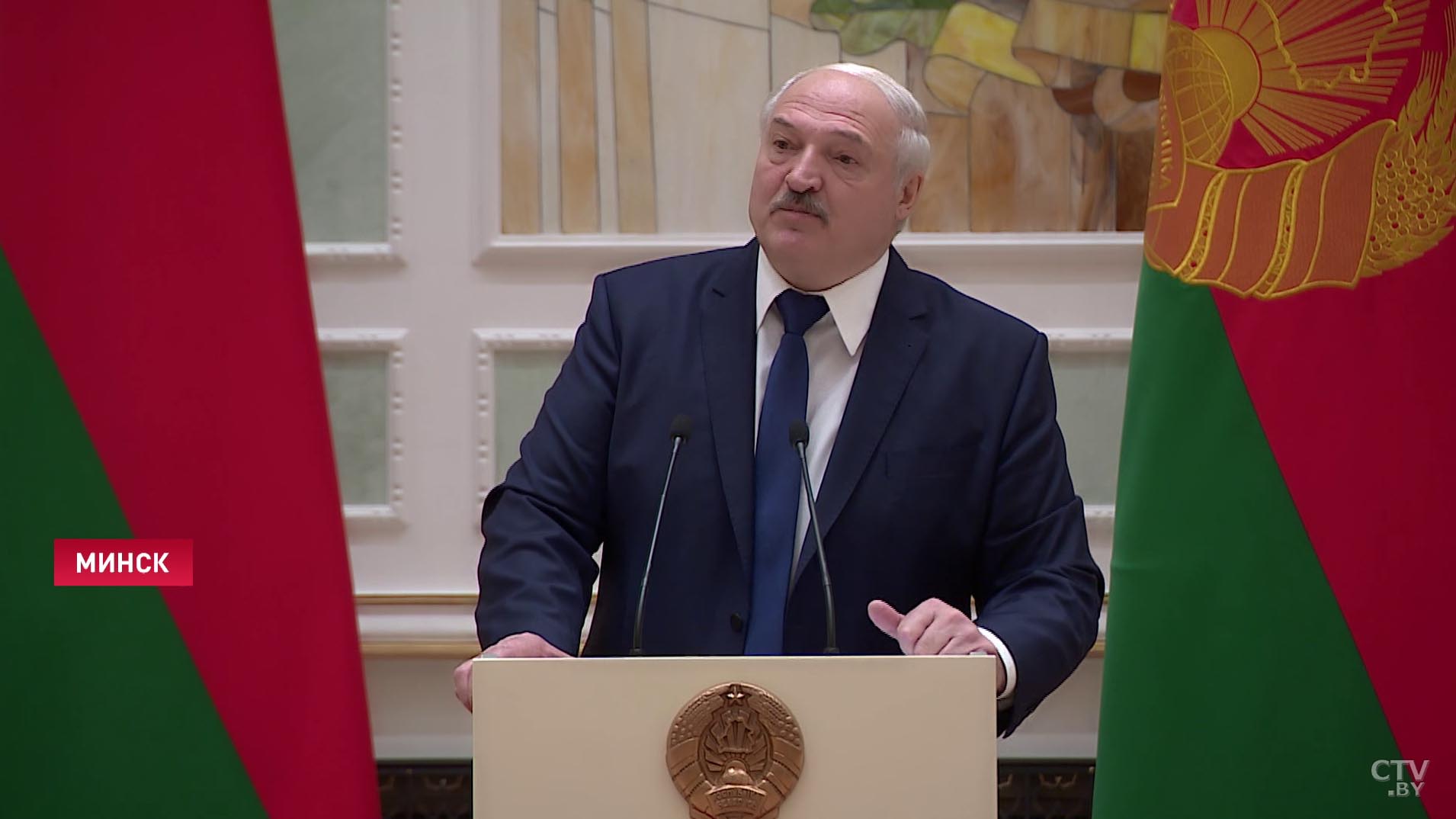 Александр Лукашенко: из своей аптечки отдал последние лекарства, на дыбы встали все-1