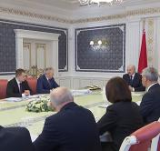 Политика санкций и критика российских методов защиты рынка. Президент провёл совещание с экономическим блоком страны Политика санкций и критика российских методов защиты рынка. Президент провёл совещание с экономическим блоком страны