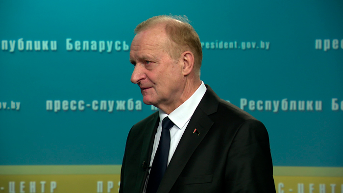 Гусаков: Беларусь и Россия к 2030 году будут иметь где-то 1500 или 1700 спутников