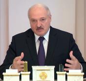 Лукашенко: беглые кричат, что под Президента делается Конституция. Если откровенно, нынешняя Конституция точно под Президента