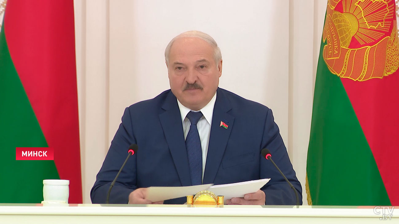 Александр Лукашенко: «Начните наконец-то нагружать и спрашивать на всю катушку вертикаль власти»-7 Александр Лукашенко: «Начните наконец-то нагружать и спрашивать на всю катушку вертикаль власти»-7