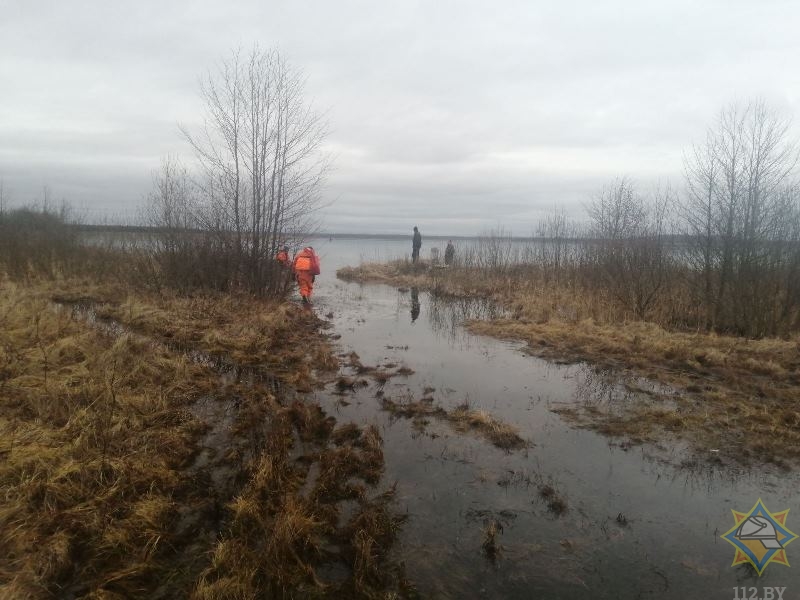 На озере Полозерье спасён молодой человек, продолжаются поиски ещё одного-1