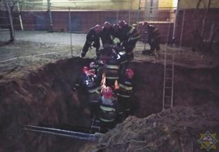 В Минске пожилая женщина упала в траншею и получила ушибы