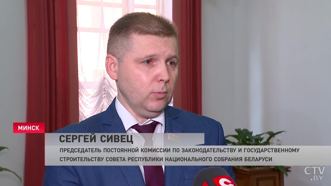 Сергей Сивец: количество обращений граждан по вопросам изменений в Конституцию с каждым приёмом всё больше-7
