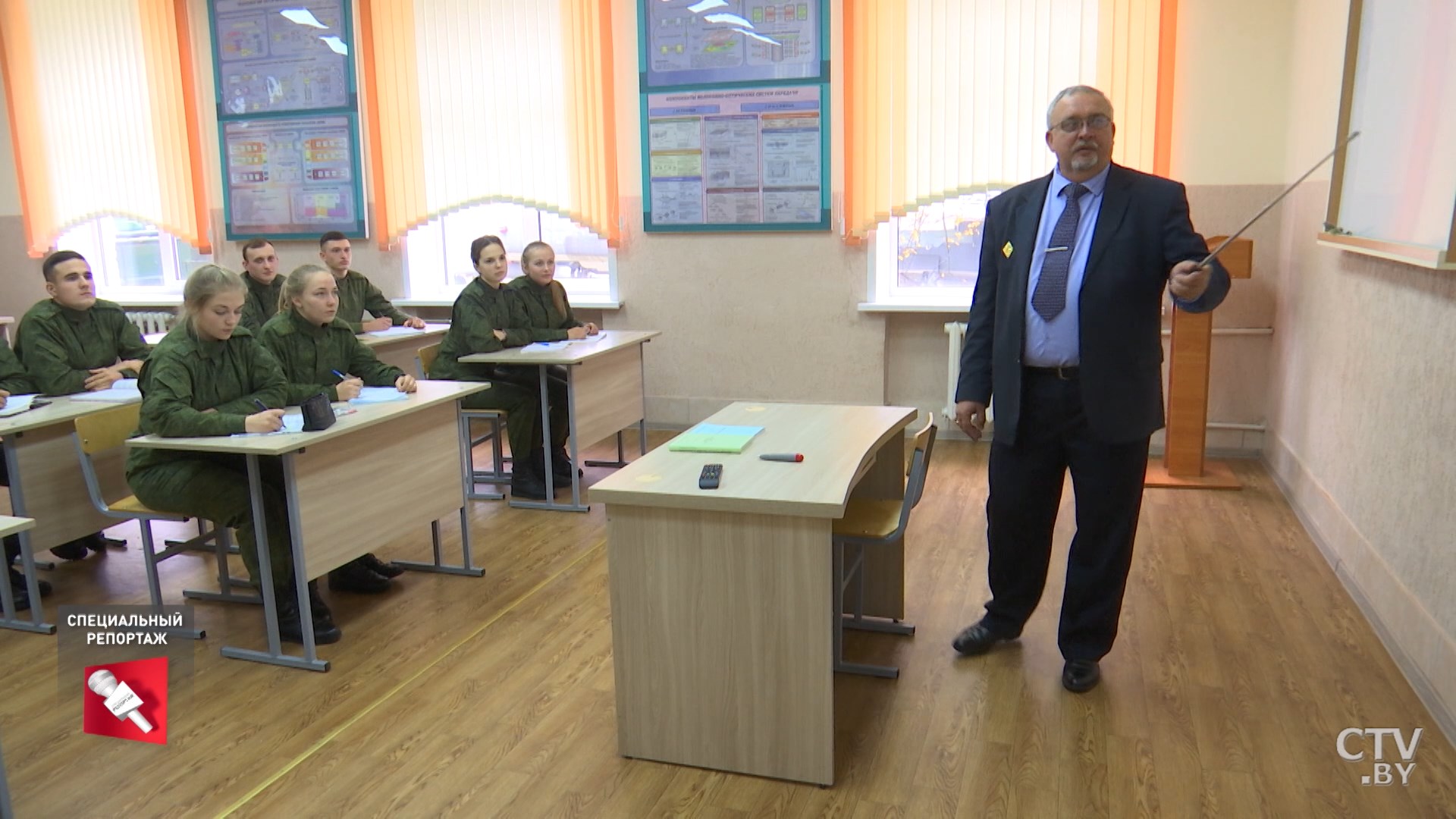 «Была на параде в детстве в Минске, и поняла, что тоже хочу». Чему учат на факультете связи Военной академии 