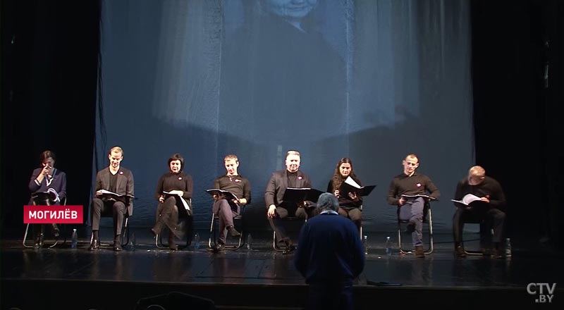 Чемпионы и чиновники в роли актёров. В Могилёве показали документальный спектакль о домашнем насилии-22