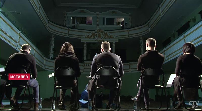 Чемпионы и чиновники в роли актёров. В Могилёве показали документальный спектакль о домашнем насилии-13