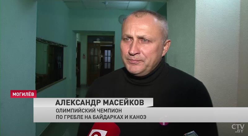 Чемпионы и чиновники в роли актёров. В Могилёве показали документальный спектакль о домашнем насилии-16