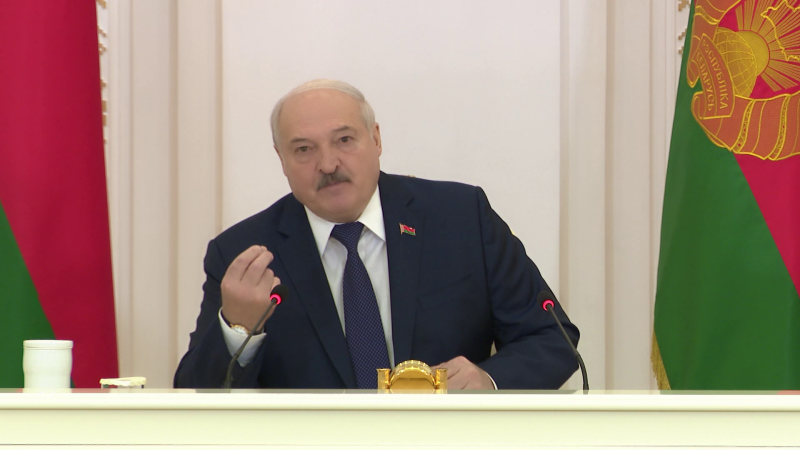 Лукашенко – Снопкову: «Справедливость должна быть, а не себестоимость положена! Полдня я тебе вчера вбивал в голову»