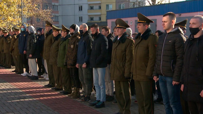 Армия Беларуси встречает пополнение. Началась отправка срочников на военную службу