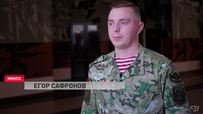 Они выполнили свой долг. Отличившихся срочников проводили в запас-10