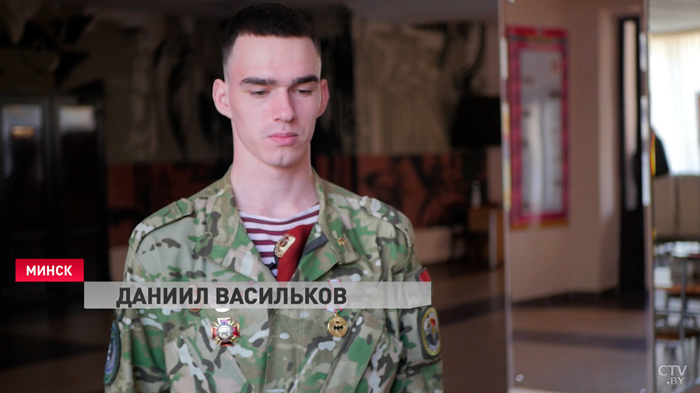 Они выполнили свой долг. Отличившихся срочников проводили в запас-4