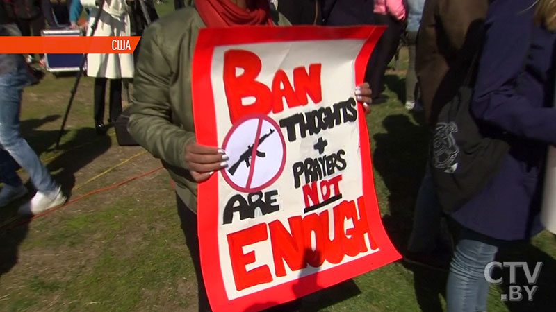 В Вашингтоне тысячи школьников протестуют с целью призвать правительство страны ужесточить контроль над оборотом оружия-7 В Вашингтоне тысячи школьников протестуют с целью призвать правительство страны ужесточить контроль над оборотом оружия-7