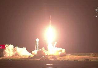 Ракета-носитель компании SpaceX стартовала к МКС. На борту четыре астронавта