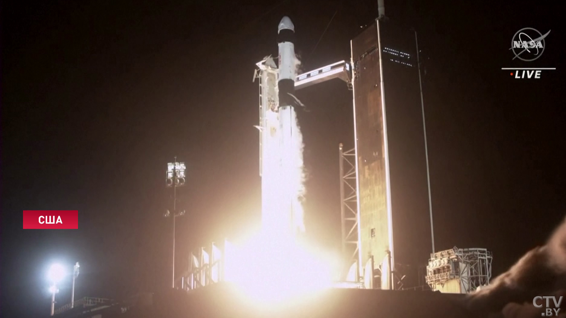Ракета-носитель компании SpaceX стартовала к МКС. На борту четыре астронавта-1