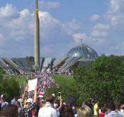 В Минске митингующие собрались в районе стелы