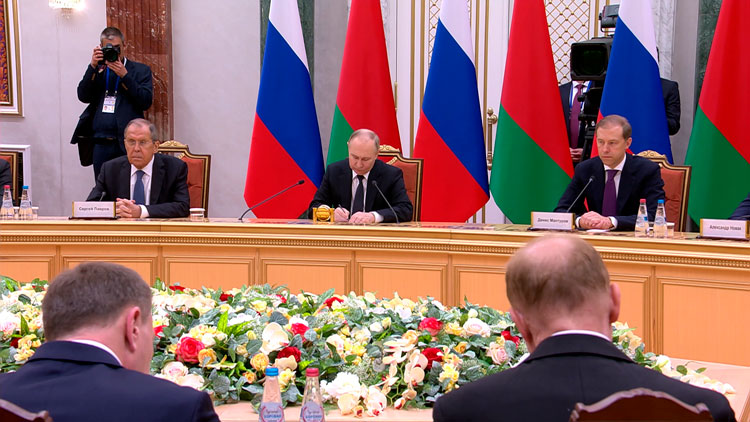Почему Путин привёз в Минск новое правительство и как Украина переживает очередной кризис? Анонс «Недели»