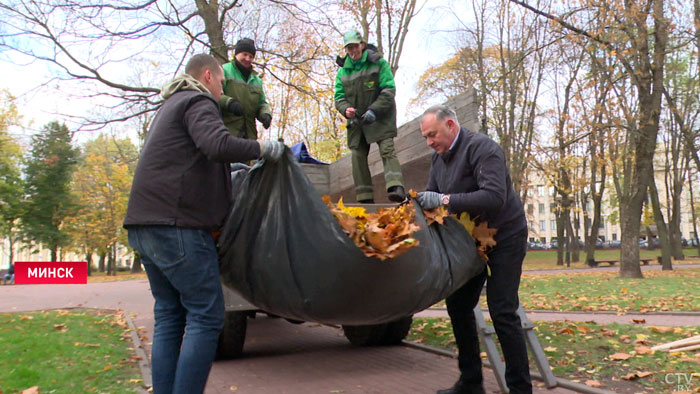 Сделать столицу чище и краше. Мингорсовет совместно с молодёжью очистили Александровский сквер-1