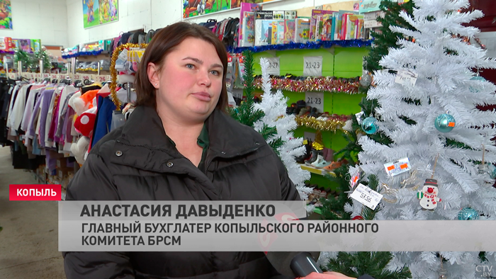 В Копыле установили волшебные сундучки, в которые каждый может положить подарок для детей-7