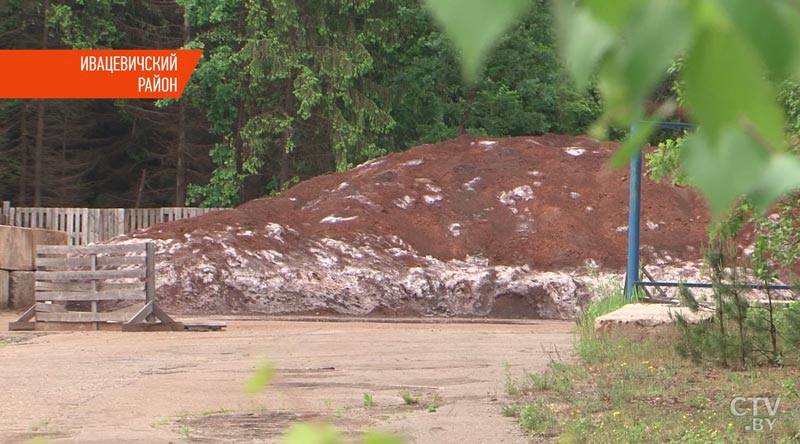 Вопрос – когда?: Жители Ивацевичского района несколько месяцев ждут, что недалеко от их домов исчезнет свалка свинцовых отходов    