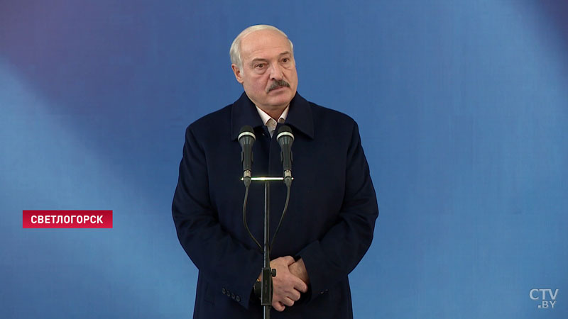 «Вам надо возвращать кредит, который вы взяли». Подробности рабочей поездки Президента в Светлогорск -37 «Вам надо возвращать кредит, который вы взяли». Подробности рабочей поездки Президента в Светлогорск -37