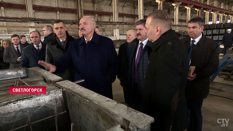 «Вам надо возвращать кредит, который вы взяли». Подробности рабочей поездки Президента в Светлогорск -58 «Вам надо возвращать кредит, который вы взяли». Подробности рабочей поездки Президента в Светлогорск -58