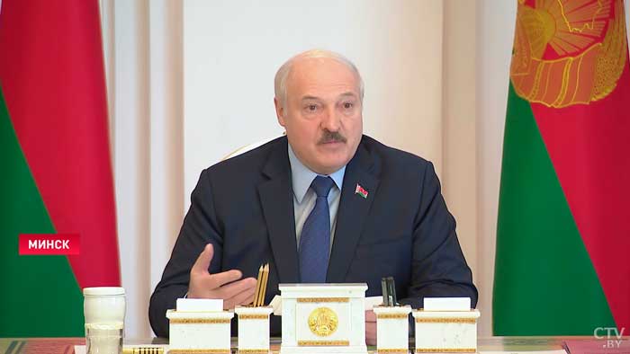 Александр Лукашенко: «Не надо никакое оружие, ничего не нужно, если нет связи»-1