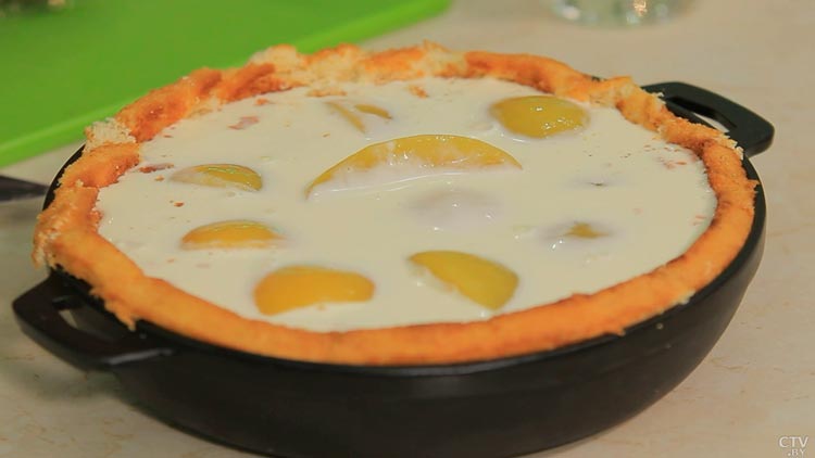 Сырный пирог с персиками. Рассказываем быстрый рецепт вкусного десерта-7