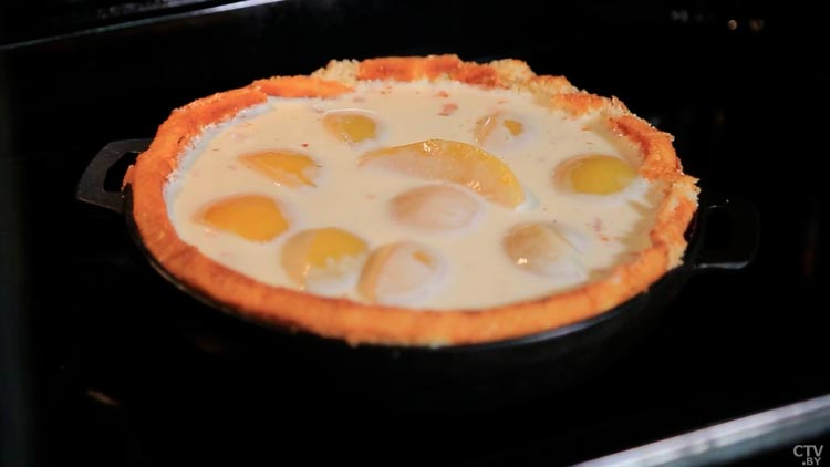 Сырный пирог с персиками. Рассказываем быстрый рецепт вкусного десерта-10