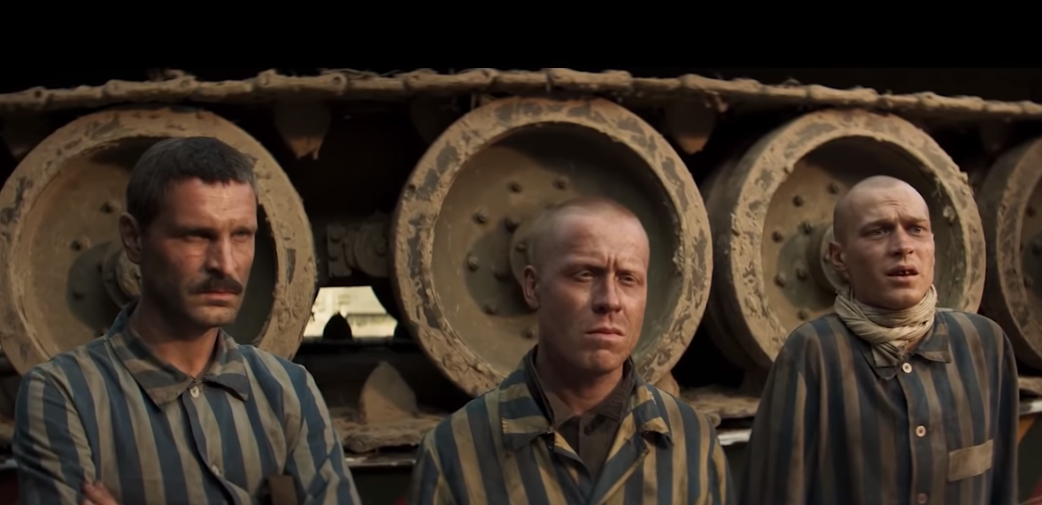 «Несокрушимый», «Т-34» и другие. Какие герои нужны для патриотизма?   -1