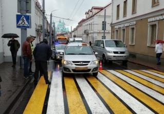 В Минске на пешеходном переходе такси сбило женщину