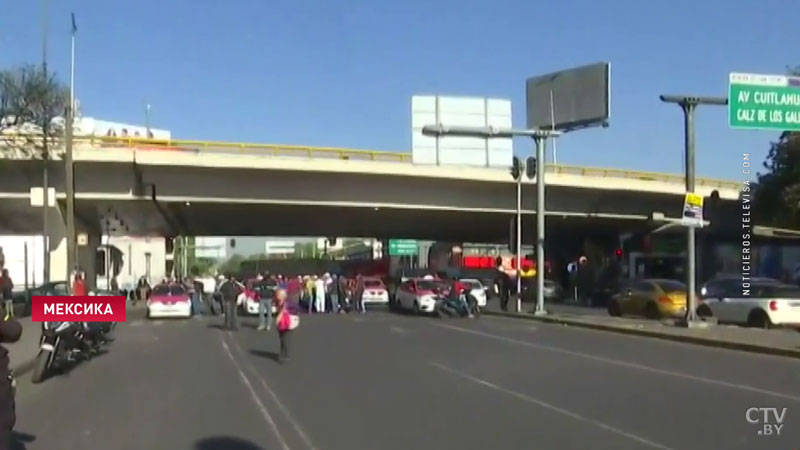 В Мехико таксисты устроили забастовку против агрегаторов-1