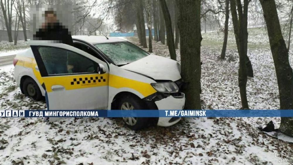 Не учёл погодные условия. Такси врезалось в дерево в Минске-1