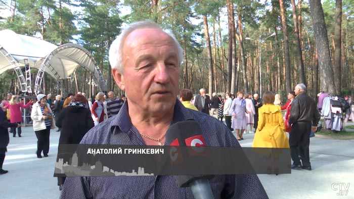 Здесь знакомятся и даже влюбляются. Рассказываем, почему так популярна у пожилых танцплощадка в парке Челюскинцев-25