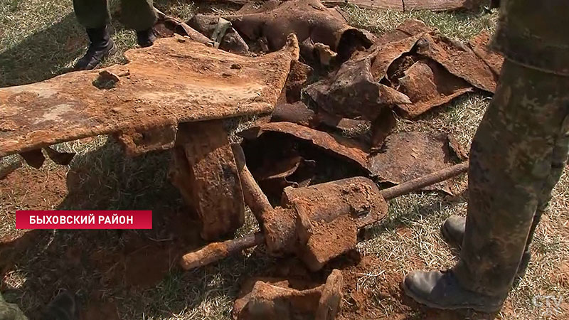 Он видел Великую Отечественную: фрагменты советского танка Т-70 подняли из земли в Быховском районе-12