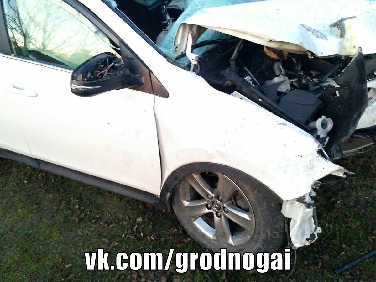 В Дятловском районе в аварии пострадала пассажирка Toyota