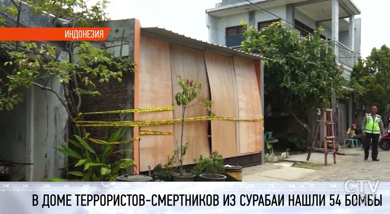 В доме террористов-смертников из Индонезии нашли 54 бомбы