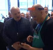 «То есть тебе моё молоко не подойдёт?» Что предложил Александр Лукашенко продавцу на экорынке
