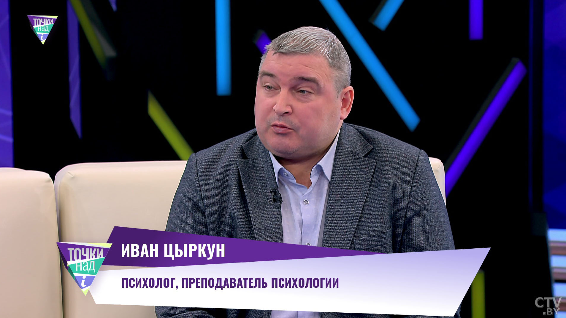 «Я ютубер, тиктокер и инфлюенсер». Может ли смена профессии стать выходом из кризиса среднего возраста?-1