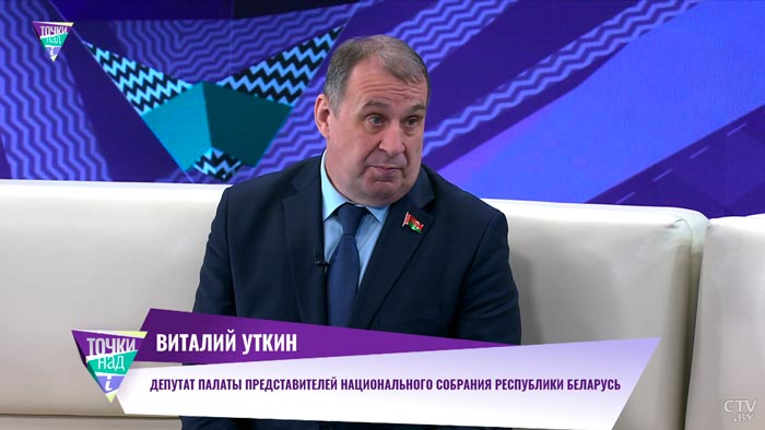 «Талоны, очереди – мы всё это прекрасно помним». Как создавалась Конституция 1996 года?-1