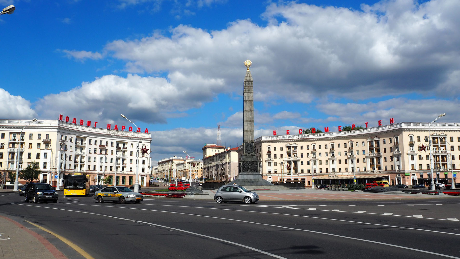 «Дань памяти тем, кто отдал жизнь ради нас». Когда можно увидеть почётную Вахту памяти у Вечного огня в Минске?